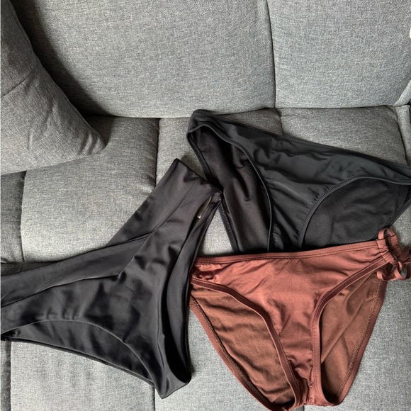 Set of 3 bikini bottoms - Size Medium! - Picture 1 of 4